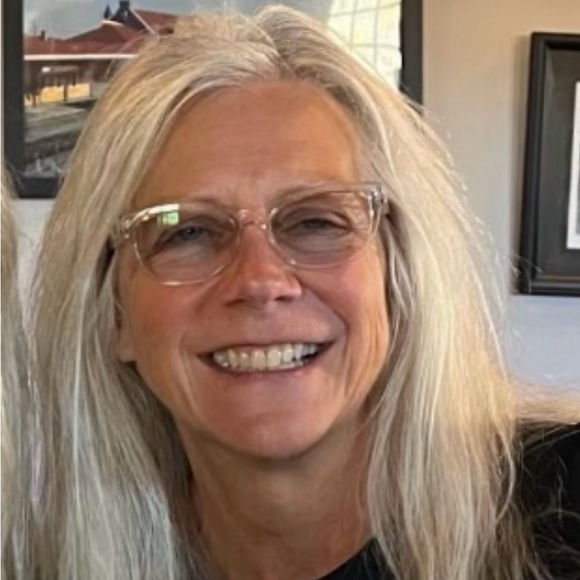 Meet your Posher, Sandra - Picture 1 of 1